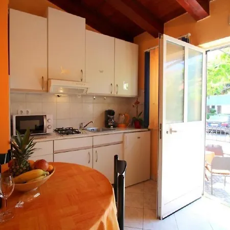 Ferienwohung Pergola Mit Schone Terrasse, Klimatisiert, Strandnahe, Hunde Willkommen * Poreč