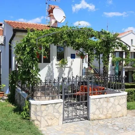 Apartment Ferienwohung Pergola Mit Schone Terrasse, Klimatisiert, Strandnahe, Hunde Willkommen Poreč