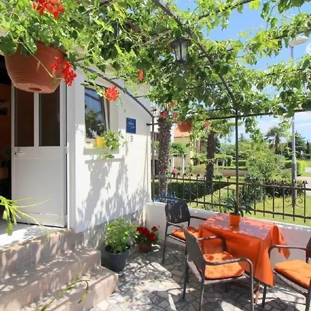 Apartment Ferienwohung Pergola Mit Schone Terrasse, Klimatisiert, Strandnahe, Hunde Willkommen